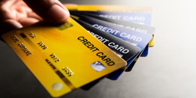 क्रेडिट कार्ड के लिए कितनी सैलरी होनी चाहिए